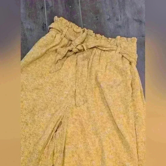 Hollister Yellow Floral Wide-Leg Pant - Picture 2 of 7